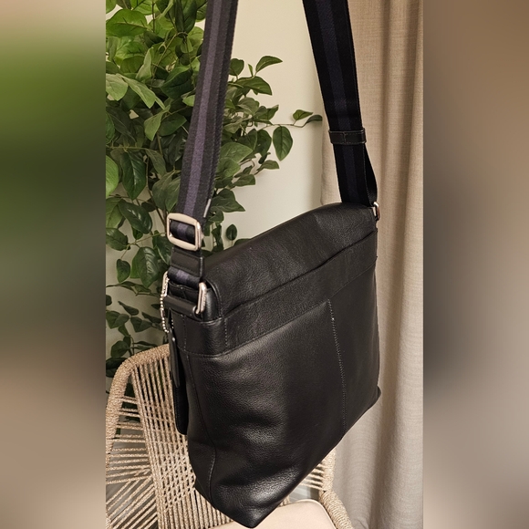 Coach Charlie Flap Messenger F72362 - Picture 4 of 8